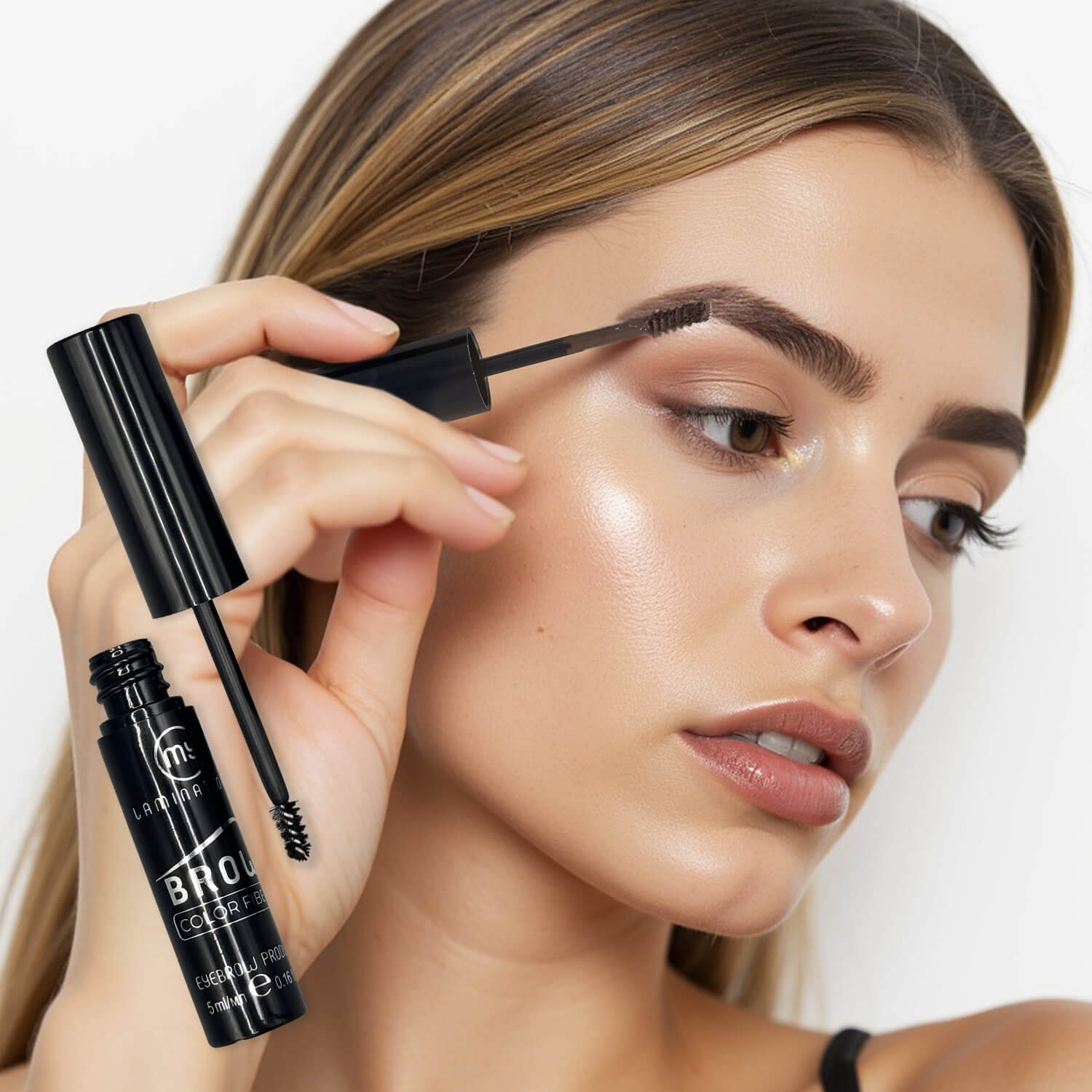 modella si mette il brow color fiber mascara per sopracciglia di my lamination