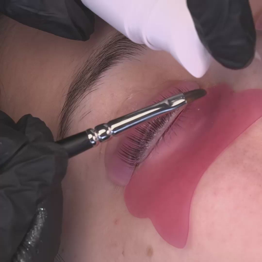 Load video: application of White Eternity and Blue Infinity to the eyelashes